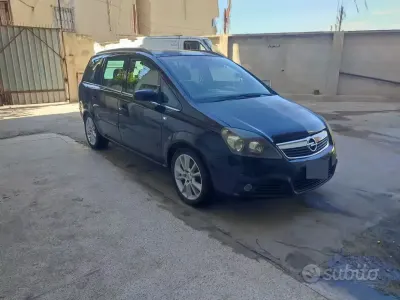 Usata Opel Zafira 150 CV (110 kW) 2006 Monovolume