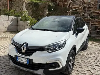 Usata Renault Captur Intens 90 CV (66 kW) 2019 Bianco SUV