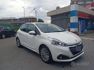 Usata Peugeot 208 82 CV (60 kW) 2016 Bianco Utilitaria