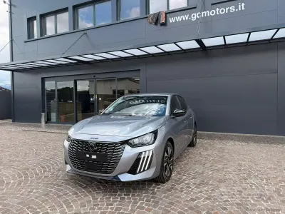 Usata Peugeot 208 Allure 102 CV (75 kW) 2024 Grigio Utilitaria
