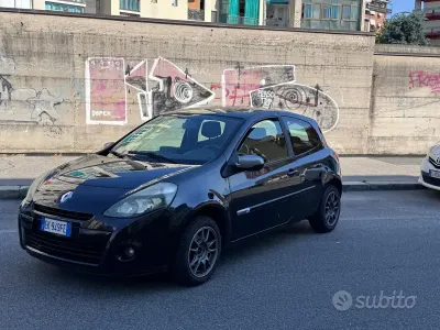 Usata Renault Clio II Dynamique 75 CV (55 kW) 2011 Nero Berlina