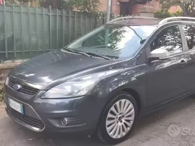 Käytetty Ford Focus Titanium 100 HP (73 kW) 2010 Harmaa Farmari