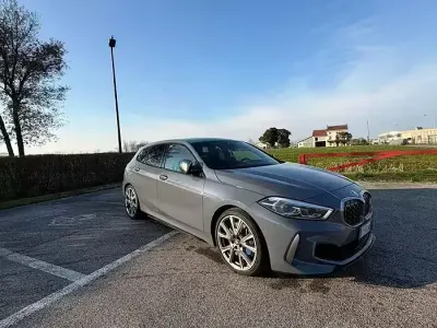Begagnad BMW M135 Comfort Edition 306 HK (225 kW) 2019 Grå Halvkombi