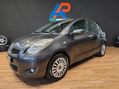 Second-hand Toyota Yaris Sol 69 CP (50 kW) 2011 Gri Hatchback
