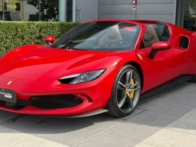 Usata Ferrari 296 829 CV (609 kW) 2024 Rosso Cabrio