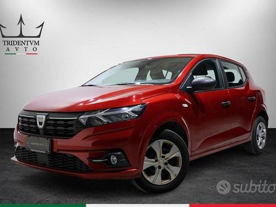 Usata Dacia Sandero Essentiel 101 CV (74 kW) 2021 Rosso Berlina