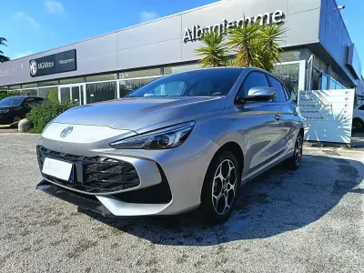 Nuova MG MG3 Luxury 102 CV (75 kW) 2026 Grigio hampsted Utilitaria