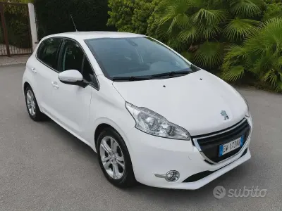 Usata Peugeot 208 Allure 82 CV (60 kW) 2014 Bianco Utilitaria