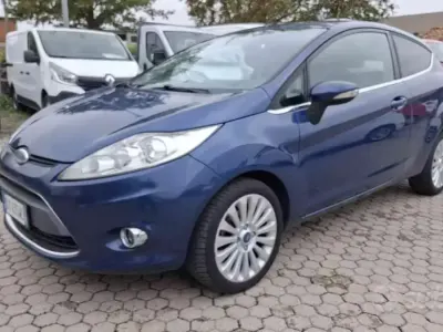 Usata Ford Fiesta Titanium 82 CV (60 kW) 2009 Blu Utilitaria