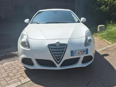 Usata Alfa Romeo Giulietta Distinctive 105 CV (77 kW) 2010 Bianco Utilitaria