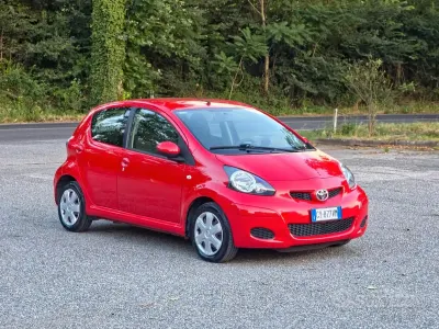 Usata Toyota Aygo Sol 68 CV (50 kW) 2009 Rosso Utilitaria