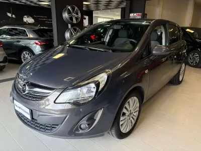 Usata Opel Corsa Edition 86 CV (63 kW) 2013 Grigio scuro met Utilitaria