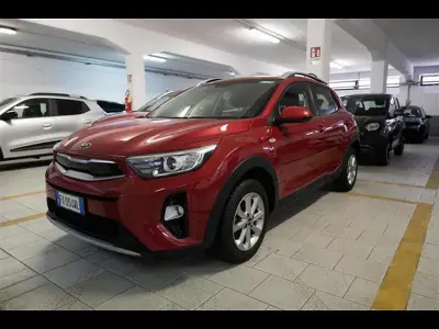 Usata Kia Stonic Style 97 CV (71 kW) 2019 Grigio chiaro SUV