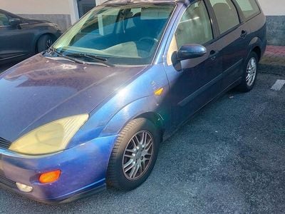 Usata Ford Focus 100 CV (73 kW) 2001 Blu Station wagon