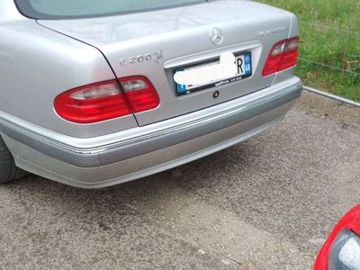 Mercedes E200