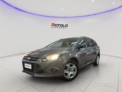 Usata Ford Focus 101 CV (74 kW) 2014 Grigio scuro Berlina