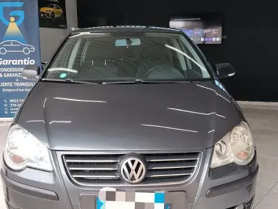 Begagnad VW Polo 64 HK (47 kW) 2007 Grå Halvkombi