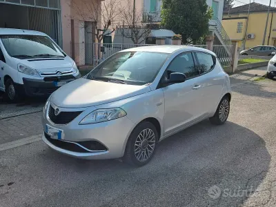 Usata Lancia Ypsilon Gold 69 CV (50 kW) 2016 Grigio Utilitaria