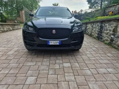 Usata Jaguar F-Pace Prestige 180 CV (132 kW) 2018 Nero SUV