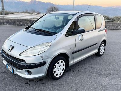 Grigio Usata 2006 Peugeot 1007 Monovolume | 800 € (Ottimo prezzo)