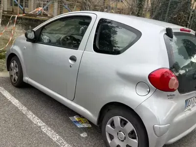 Usata Toyota Aygo 68 CV (50 kW) 2007 Grigio Utilitaria