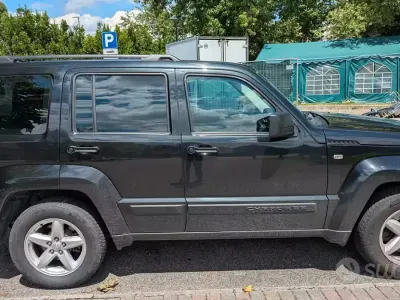 Usata Jeep Cherokee 200 CV (147 kW) 2011 Nero SUV