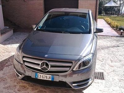Begagnad Mercedes B200 2014 Grå Minibuss