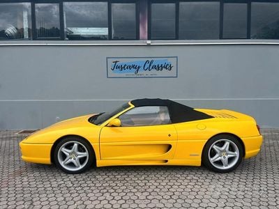 Usata Ferrari F355 381 CV (280 kW) 1995 Giallo Cabrio