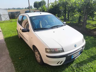 Usata Fiat Punto 60 CV (44 kW) 2001 Bianco Utilitaria