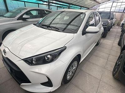 Usata Toyota Yaris Hybrid Active 92 CV (67 kW) 2025 Bianco Berlina
