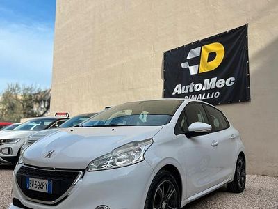 Usata Peugeot 208 Allure 68 CV (50 kW) 2014 Bianco Utilitaria