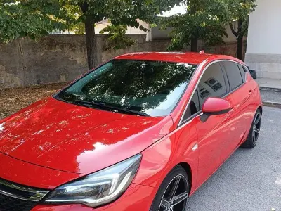 Usata Opel Astra 110 CV (80 kW) 2015 Rosso Berlina