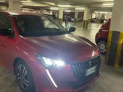 Usata Peugeot 208 75 CV (55 kW) 2022 Rosso Utilitaria
