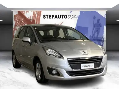Usata Peugeot 5008 Active 114 CV (83 kW) 2014 Grigio Monovolume