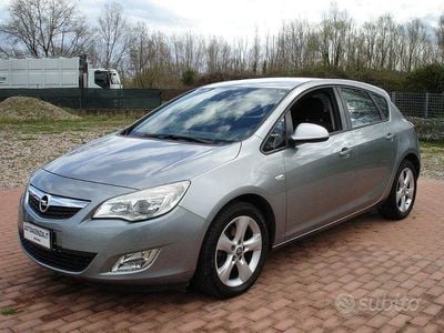 Usata Opel Astra Cosmo 110 CV (80 kW) 2010 Grigio Berlina