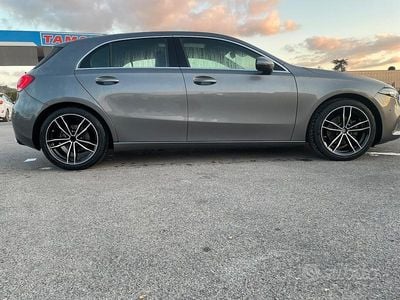 Usata Mercedes A180 116 CV (85 kW) 2019 Grigio Berlina