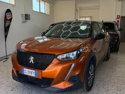 Usata Peugeot 2008 S 102 CV (75 kW) 2021 Arancione SUV