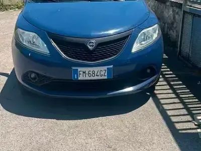 Usata Lancia Ypsilon 95 CV (69 kW) 2018 Bluazzurro Utilitaria