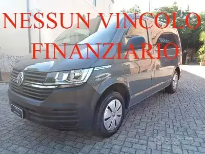 Usata VW Caravelle Trendline 110 CV (80 kW) 2022 Grigio Furgone