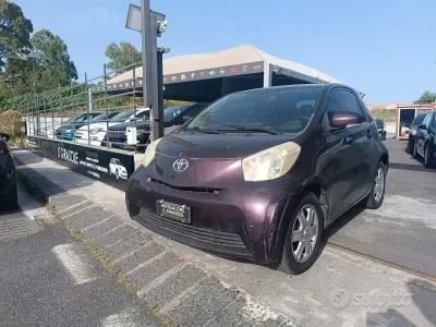 Usata Toyota iQ 68 CV (50 kW) 2009 Rosso Utilitaria