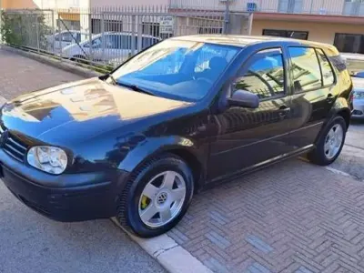Usata VW Golf IV 101 CV (74 kW) 2000 Nero Berlina