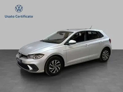 Usata VW Polo Life 95 CV (69 kW) 2024 Reflex silver metallizzato Utilitaria