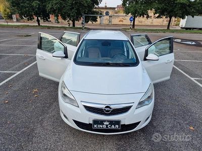 Usata Opel Astra Cosmo 140 CV (102 kW) 2011 Bianco Station wagon