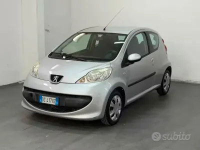 Usata Peugeot 107 68 CV (50 kW) 2006 Utilitaria