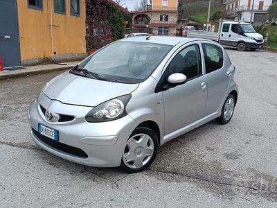 Usata Toyota Aygo 54 CV (39 kW) 2007 Grigio Utilitaria
