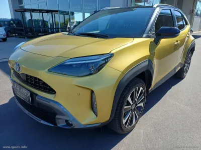 Usata Toyota Yaris Cross 92 CV (67 kW) 2021 Oro SUV