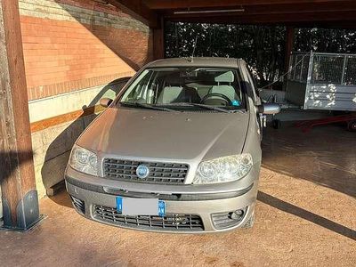 Usata Fiat Punto Dynamic 69 CV (50 kW) 2005 Grigio Berlina