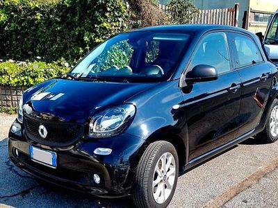 Begagnad Smart ForFour Passion 71 HK (52 kW) 2018 Svart Halvkombi