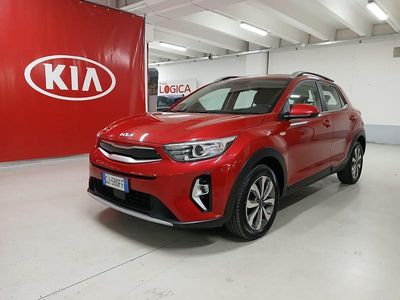 Używany Kia Stonic Style 84 KM (61 kW) 2022 Czerwony SUV