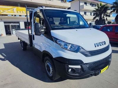 Usata Iveco Daily 136 CV (100 kW) 2017 Bianco Furgone
